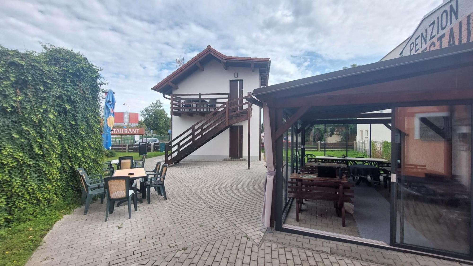 Penzion A Restaurace U Strnada Klatovy Exterior photo