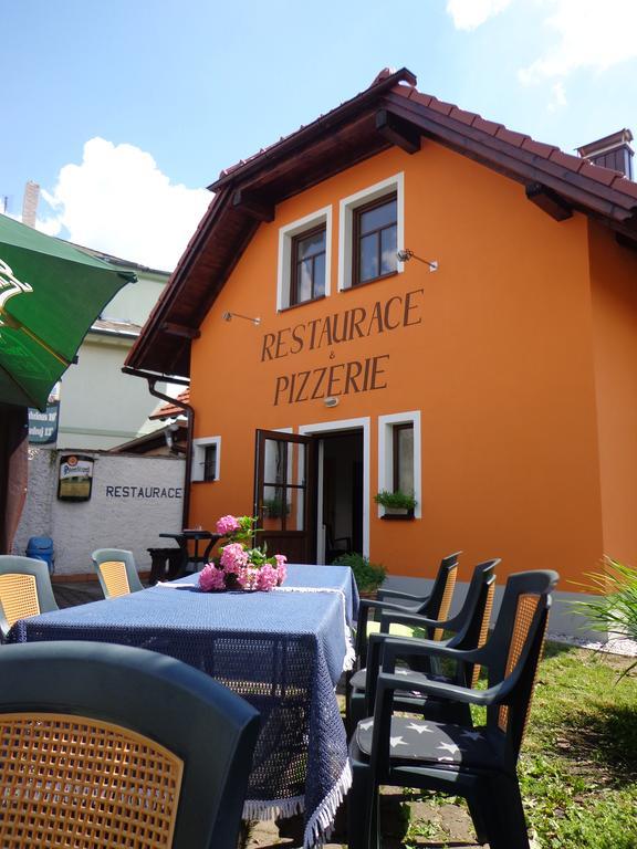 Penzion A Restaurace U Strnada Klatovy Exterior photo